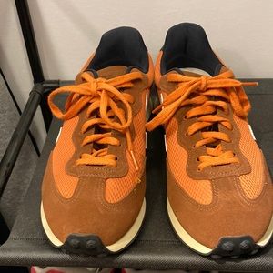 Veja Men’s 9.5 shoes like new condition